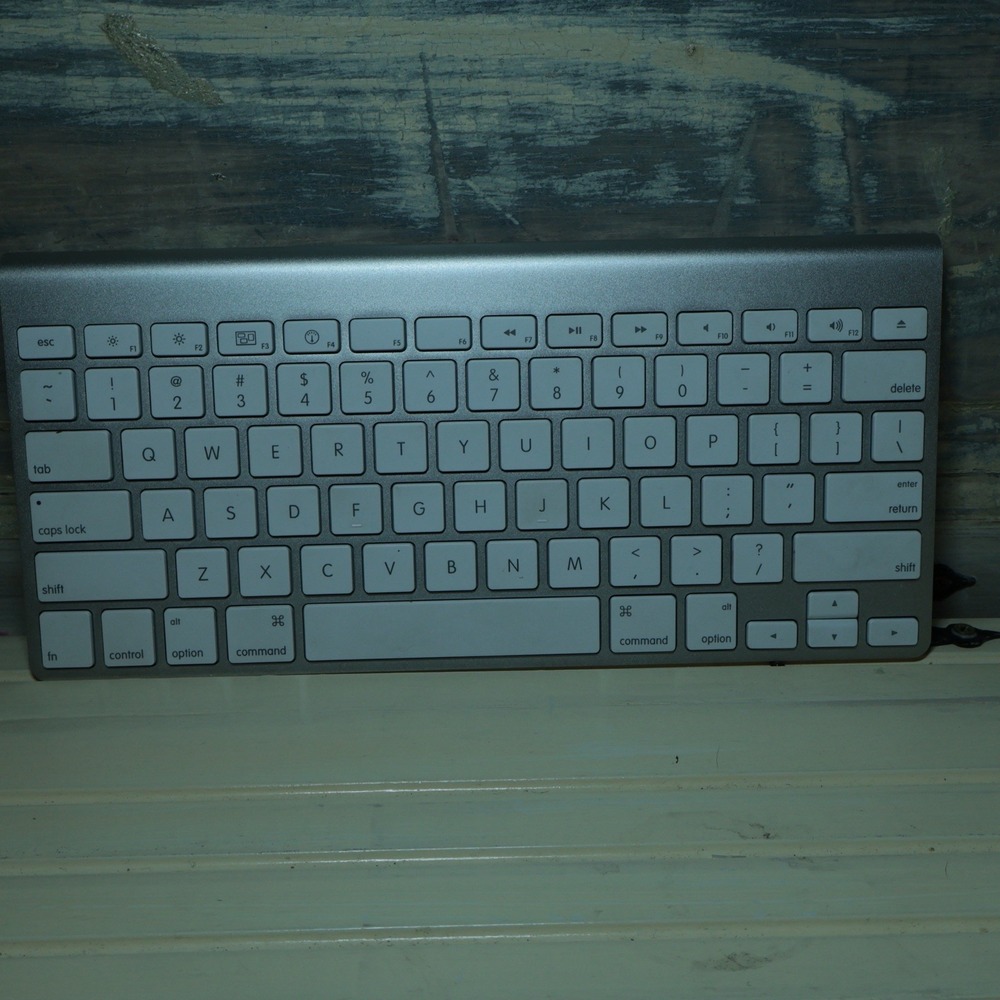Apple Wireless Keyboard A1314 Gray Bluetooth Mac Aluminum Genuine OEM